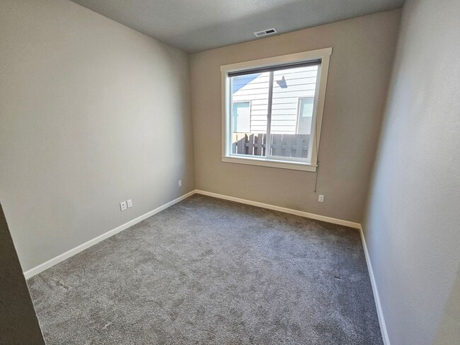 Building Photo - 1400 Dahlia St