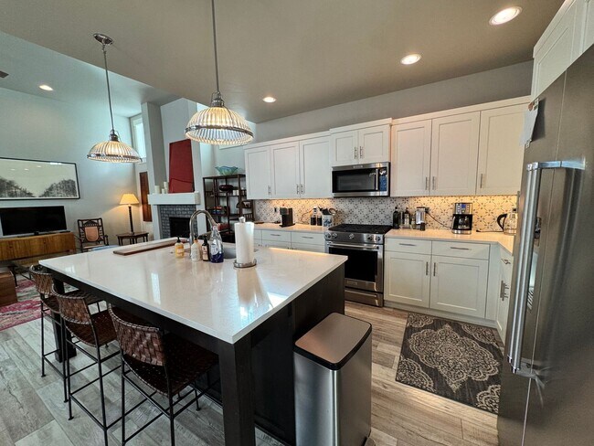 Building Photo - FOR RENT - Furnished 3 bed, 2 bath NorthWest Crossing Modern Townhome