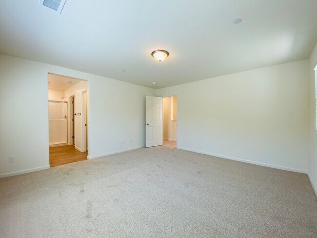 Building Photo - $2,350 Clinton & Armstrong, 4 Bed, Gated Community Pool & Solar - E Riesling Dr, Fresno