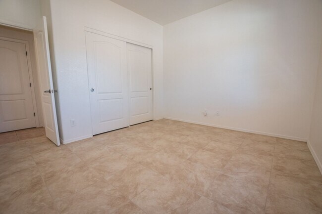 Building Photo - Charming 4 Bedroom, 3 Bath Home, with 2 Ca...