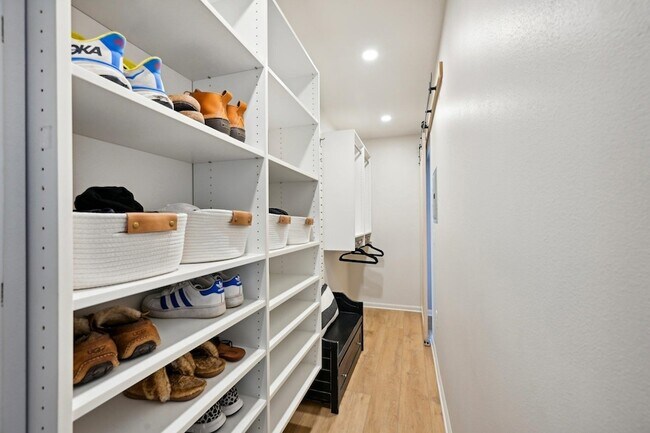 Building Photo - 2800 Tomahawk Ct