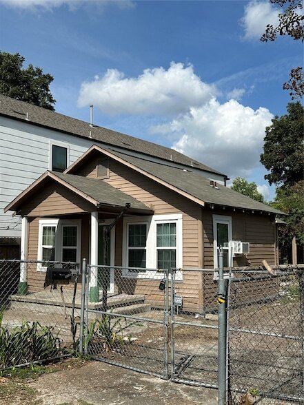 Building Photo - 1125 E 27th St