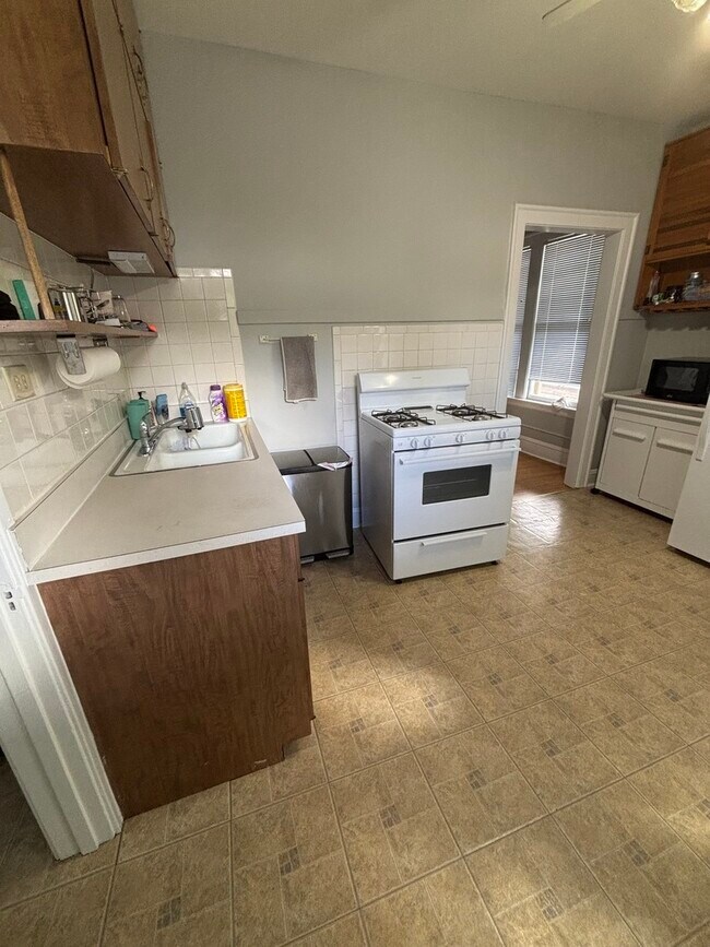 Building Photo - 500 Spring Rd