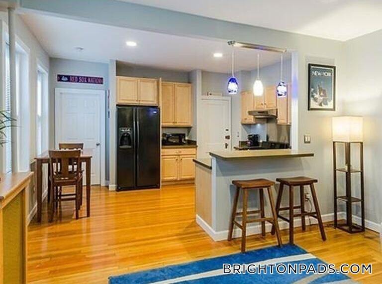 Building Photo - 1872 Commonwealth Ave