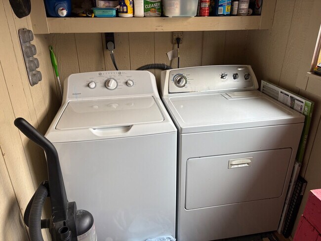 Building Photo - 297 Little River Ln