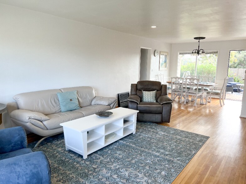 Building Photo - 388 Paseo De Gracia