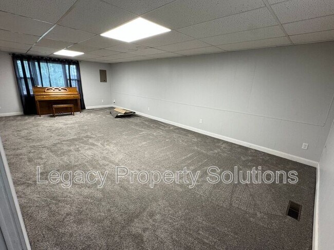 Building Photo - 611 N 29th St