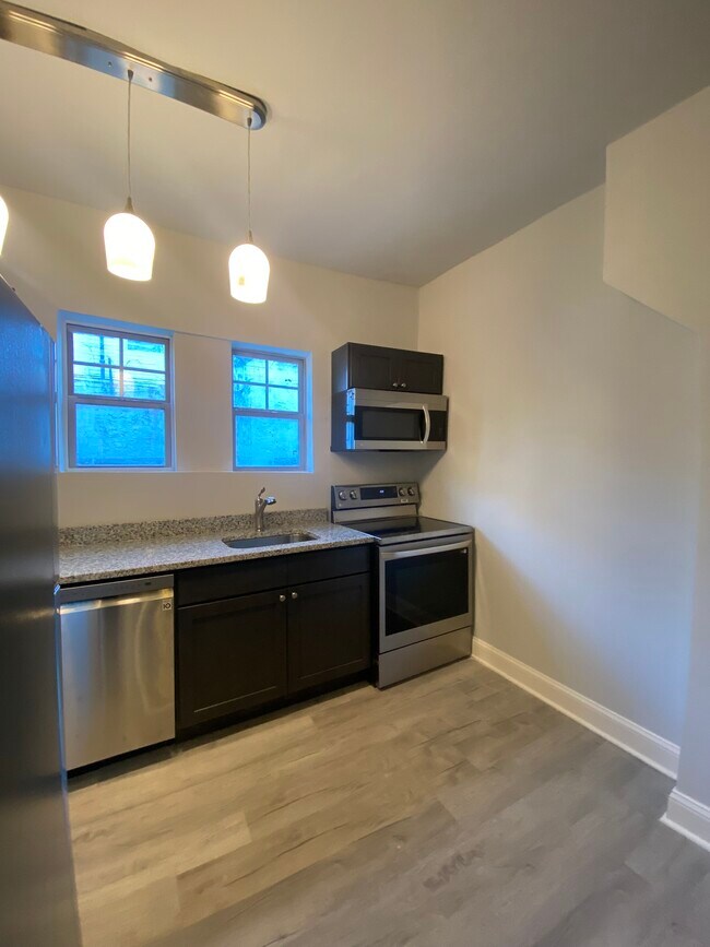 Building Photo - 3103 N Croskey St