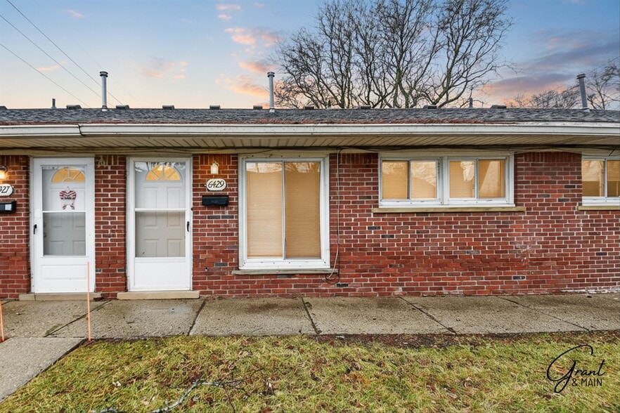 Building Photo - Maplewood Manor