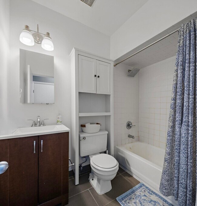 Building Photo - 935 Park Ave