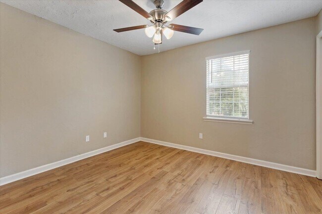 Building Photo - 1573 Jacks Dr