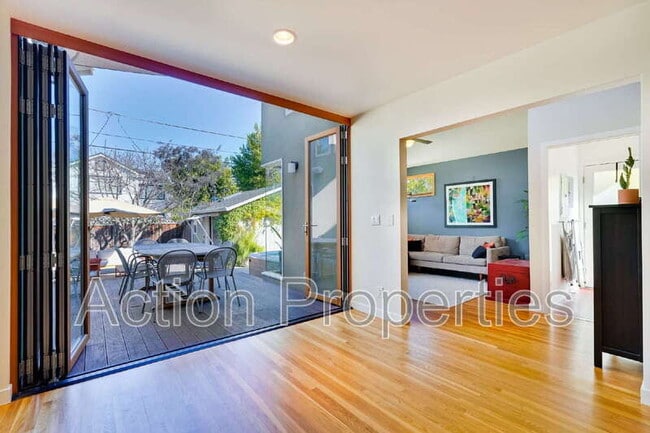 Building Photo - 360 Velarde St