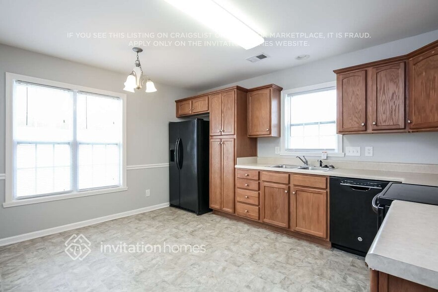 Building Photo - 4200 Youngstown Dr