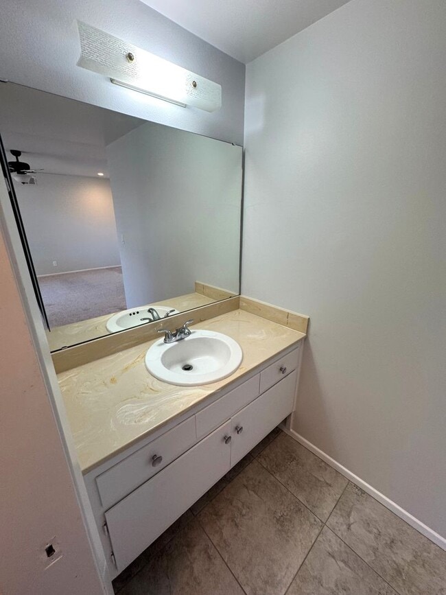 Building Photo - Spacious East Ventura 4 Bedroom Home – Sin...