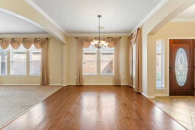 Building Photo - 11 S Bendrook Loop