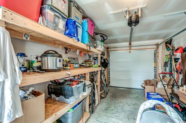 Building Photo - 1431 Riverbrook Dr