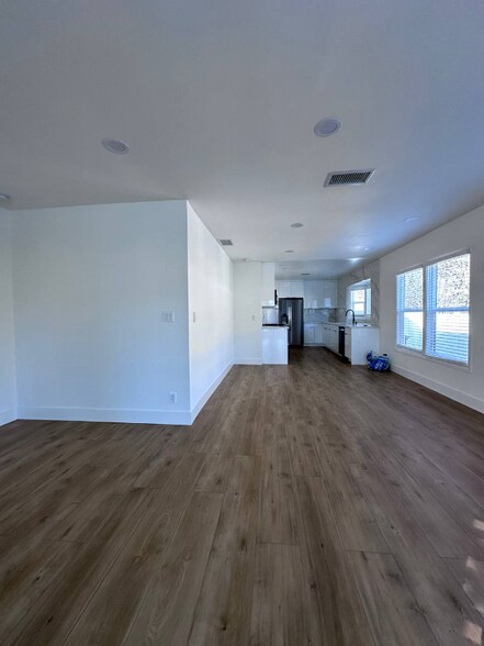 Building Photo - 2735 W 94th St