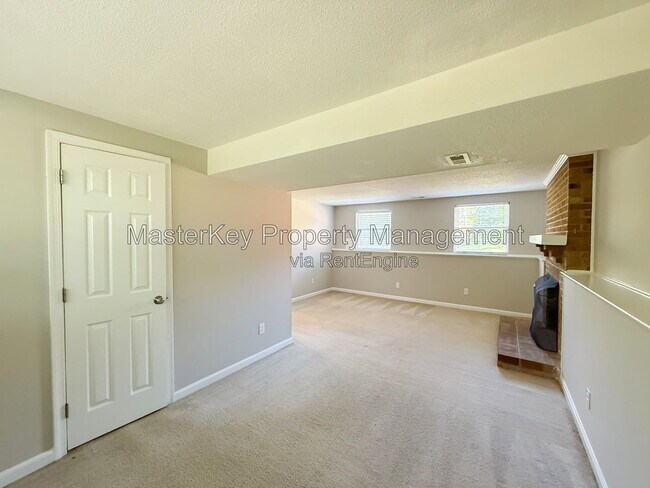 Building Photo - 704 E Dynasty Dr