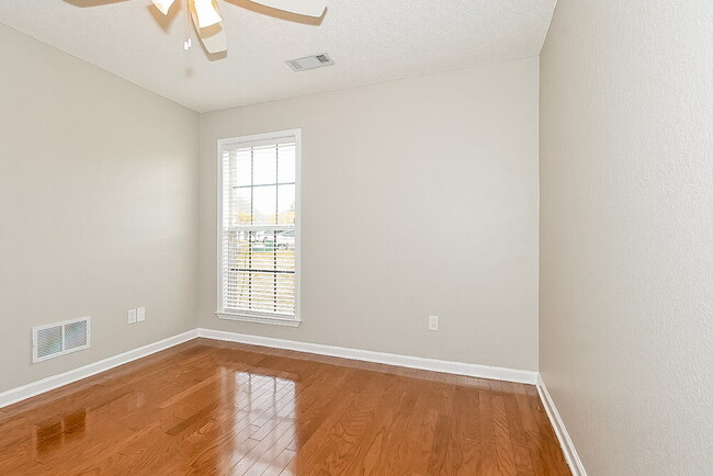 Building Photo - 4101 Sidlehill Dr