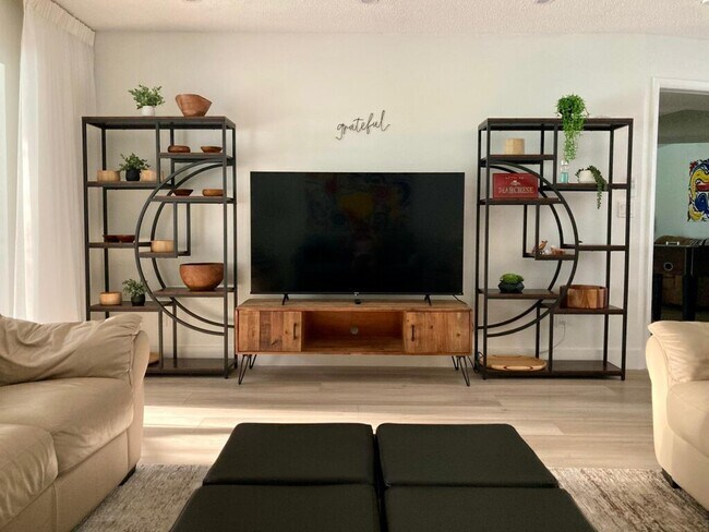 Building Photo - 2780 Landmark Dr