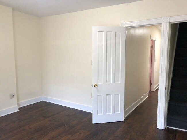 Building Photo - Fantastic 4 Bedroom/ 1 Bath Renovated Home...