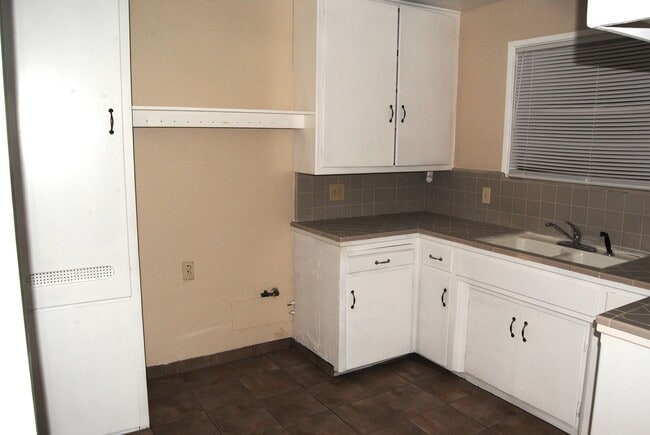 Building Photo - 40 Myrtle St