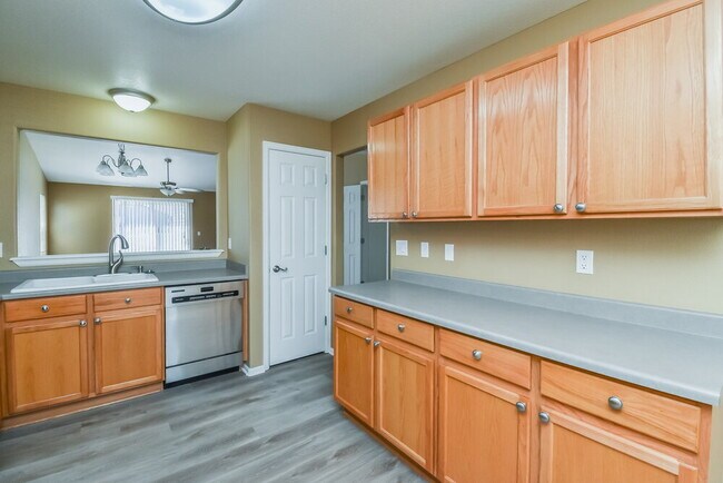 Building Photo - 7367 Glenburn Dr