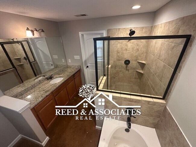 Building Photo - 4 Bedroom in Cordova!!