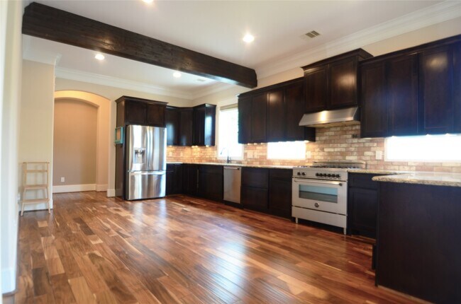 Building Photo - 8610 Ashland Way