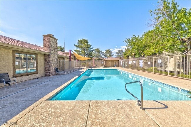 Building Photo - 7200 W Pirates Cove Rd