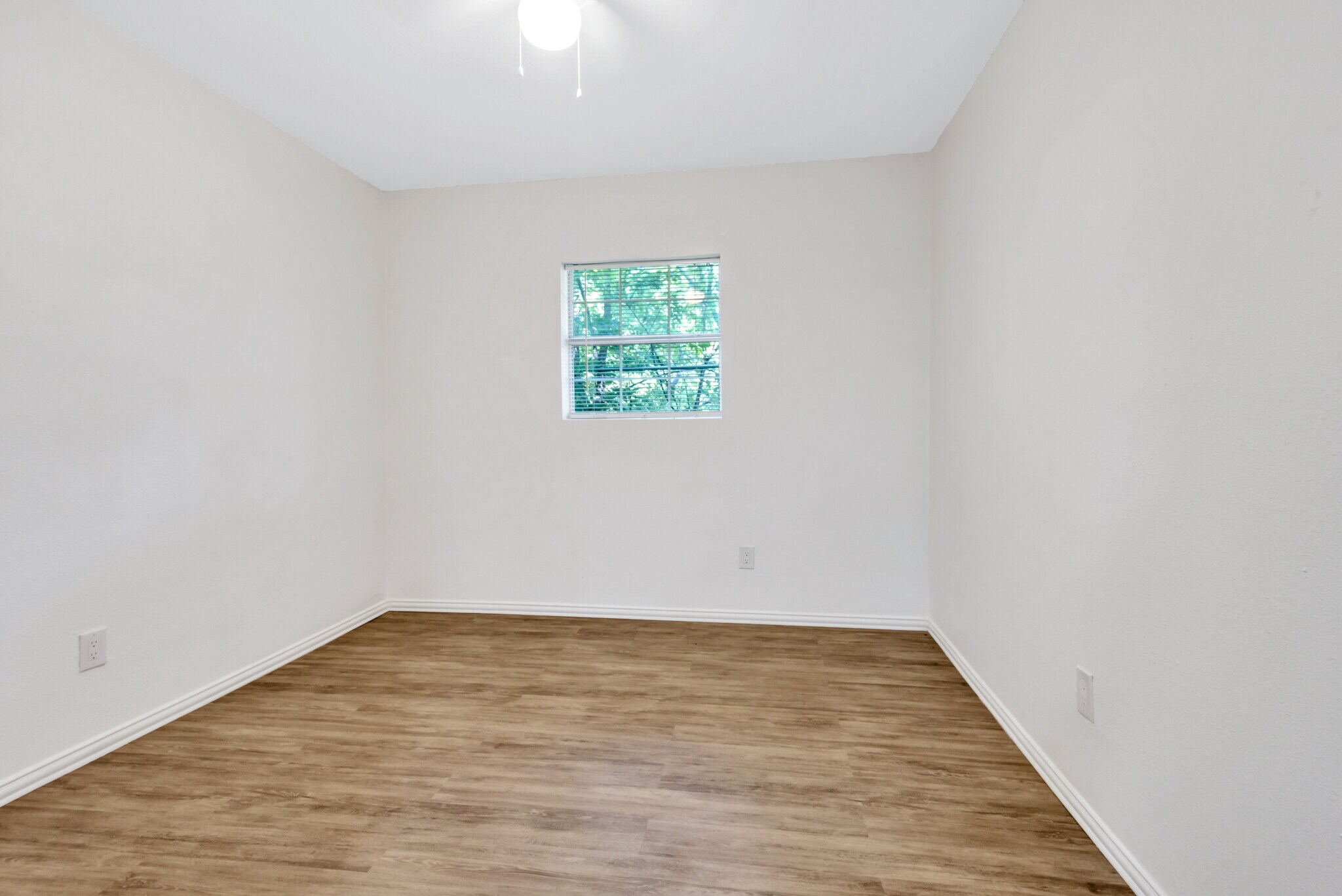 Building Photo - 901 Bessie St