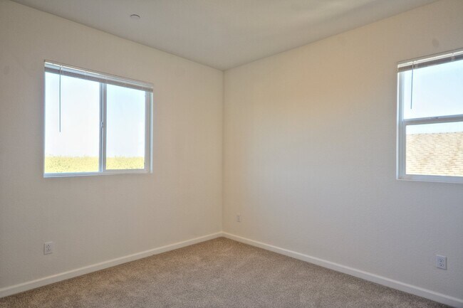 Building Photo - 656 Cheshire Dr