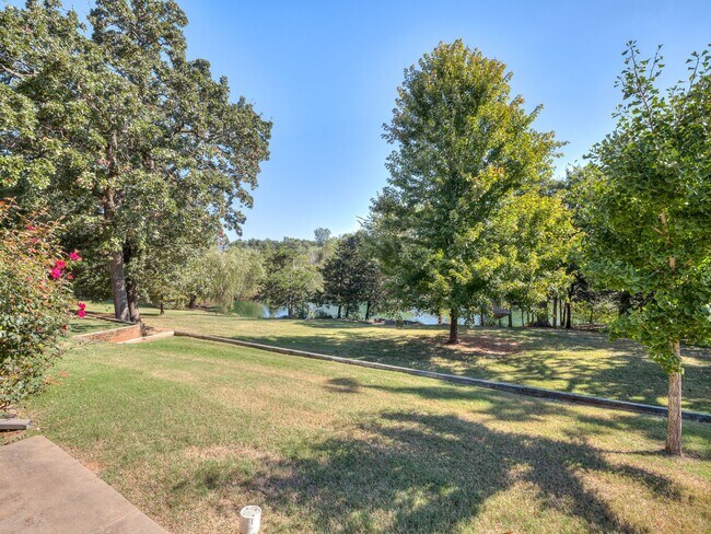 Building Photo - 8900 Belcaro Dr