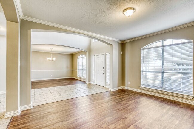 Building Photo - 2922 Brahman Dr