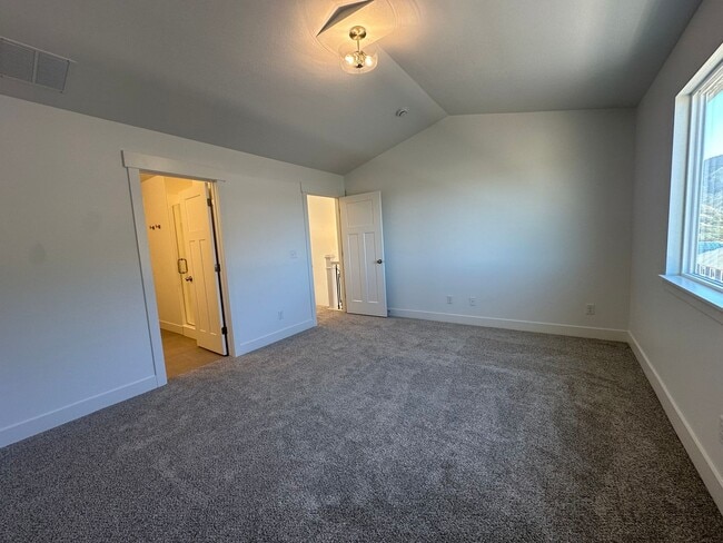 Building Photo - 5228 Acacia Dr