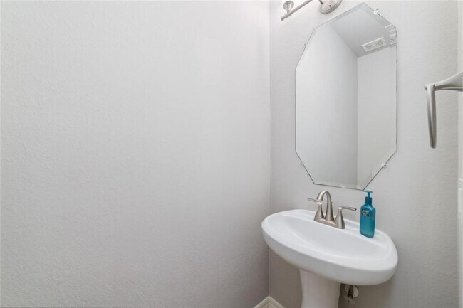 Building Photo - 21606 Hansom Dr