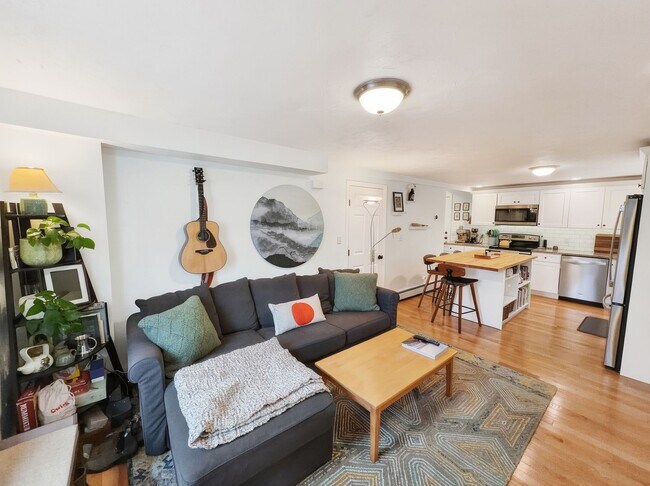 Building Photo - Beautiful Condo In Beverly MA!