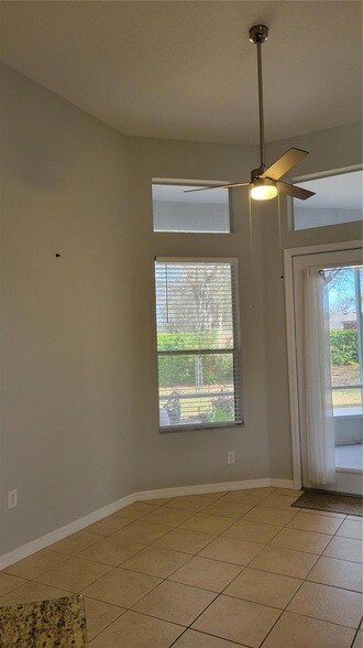 Building Photo - 421 Holly Fern Trl