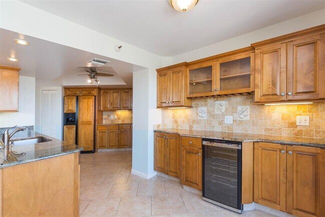 Building Photo - 5950 Pelican Bay Plaza S