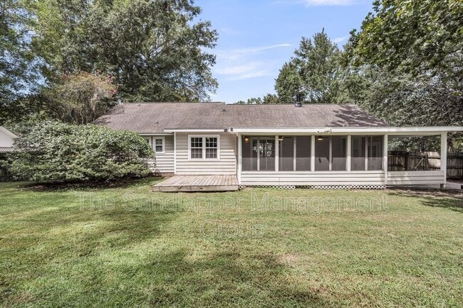 Building Photo - 18 Paddlecreek Ave