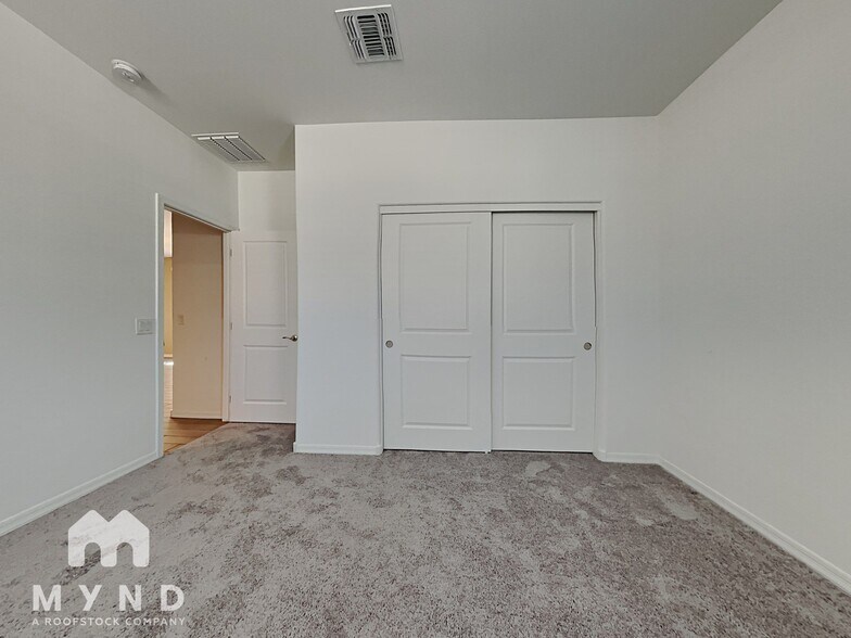 Building Photo - 1066 S 151st Ln