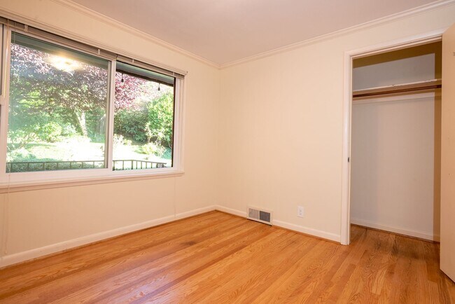 Building Photo - Beautiful Magnolia Brick close to village ...
