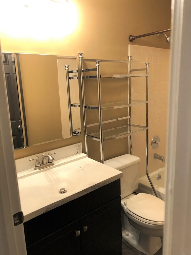 Building Photo - 19827 Henderson Rd