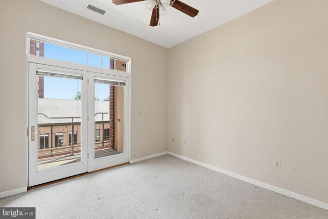 Building Photo - 309 Holland Ln