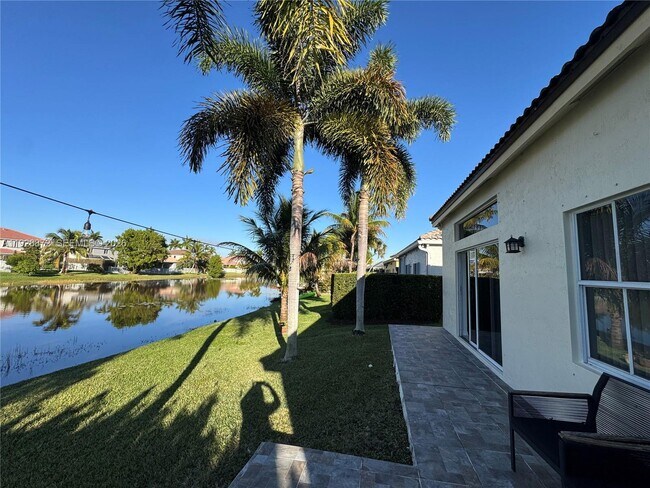 Building Photo - 815 Vista Meadows Dr