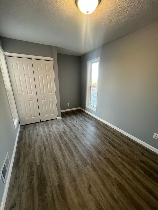 Building Photo - 102 Chestnut