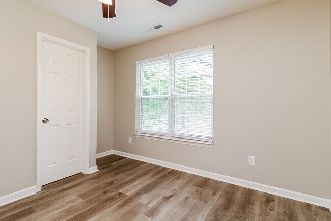 Building Photo - 20 Red Ln