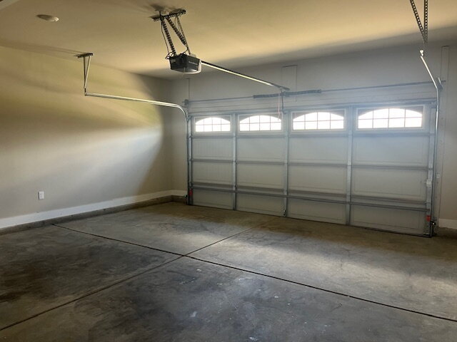 Building Photo - 14741 Greenleaf Dr
