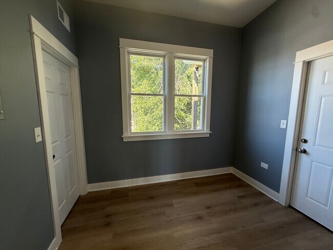 Building Photo - 3312 W Le Moyne St