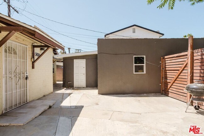 Building Photo - 5630 1/2 Craner Ave